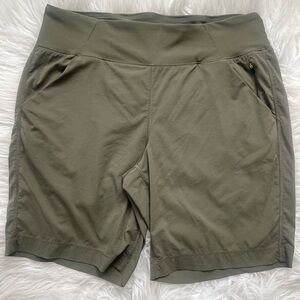 PRANA Koen flat front shorts size L